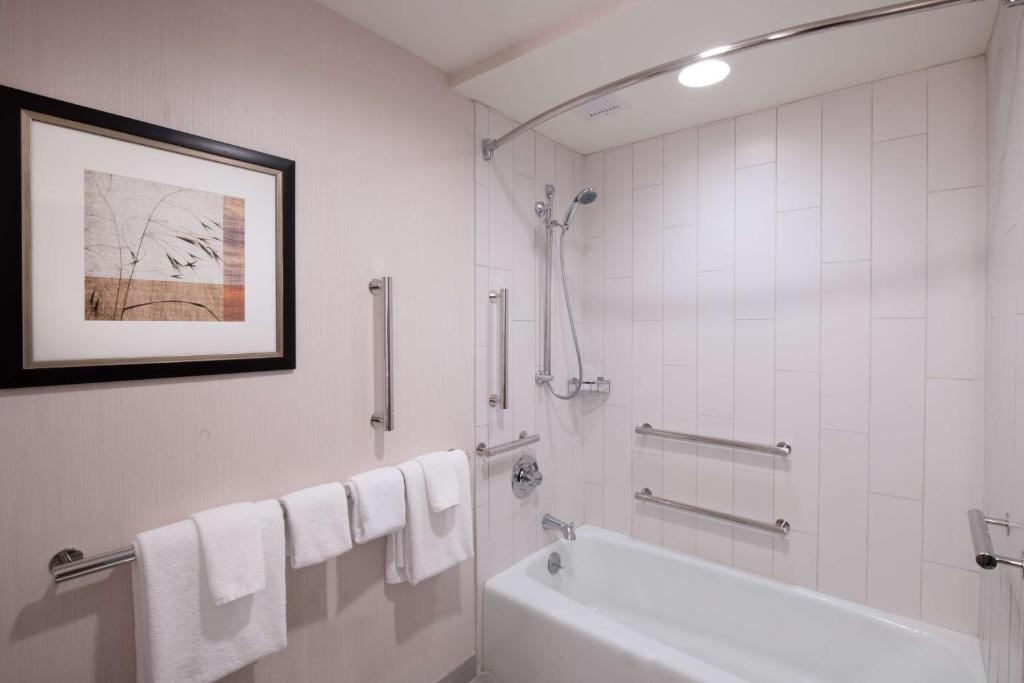 DoubleTree by Hilton Portland - 