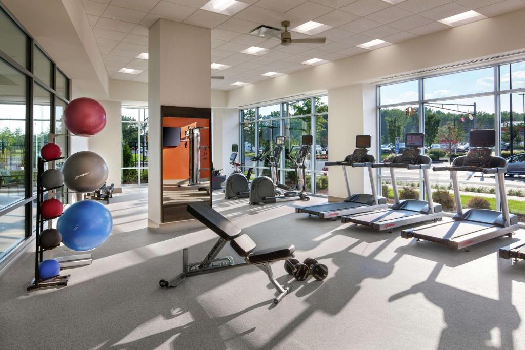 Fitness centrum a/nebo fitness zařízení v ubytování Hampton Inn & Suites Teaneck/Glenpointe