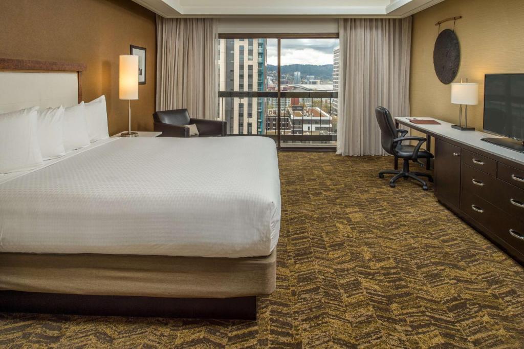 DoubleTree by Hilton Portland - Governors Suite