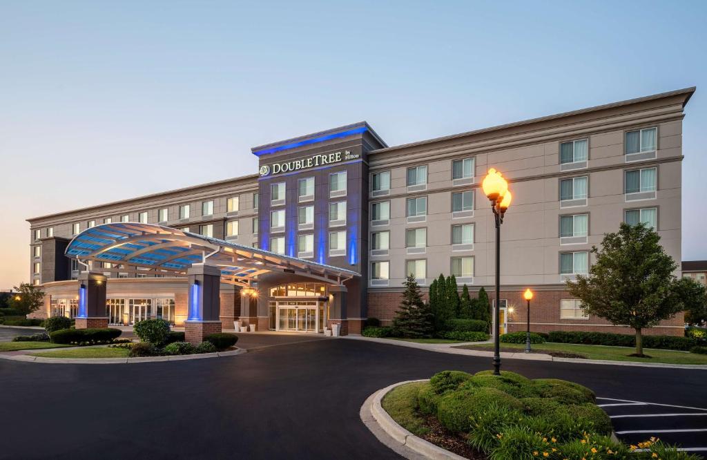 a rendering of a hotel with a driveway at DoubleTree by Hilton Chicago Midway Airport, IL in Bedford Park
