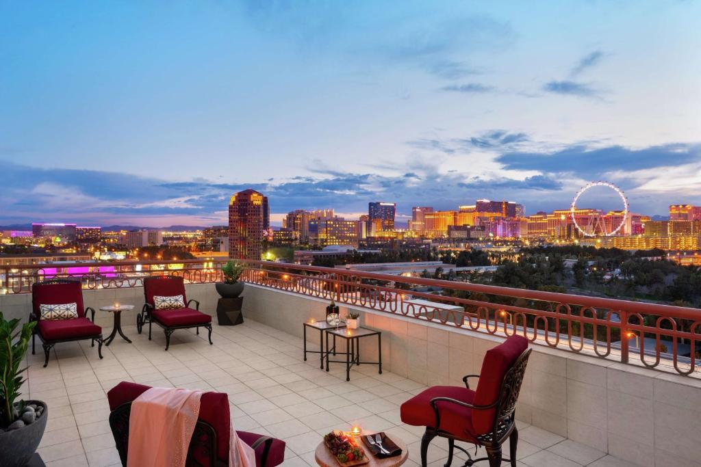 Embassy Suites by Hilton Convention Center Las Vegas - Suite Roi De Deux Pièces Avec Grand Balcon