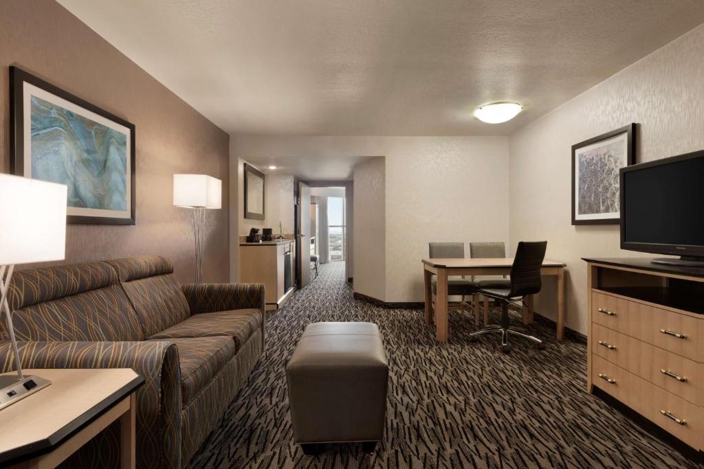 Embassy Suites by Hilton Convention Center Las Vegas - Suite Roi De Deux Pièces Avec Balcon