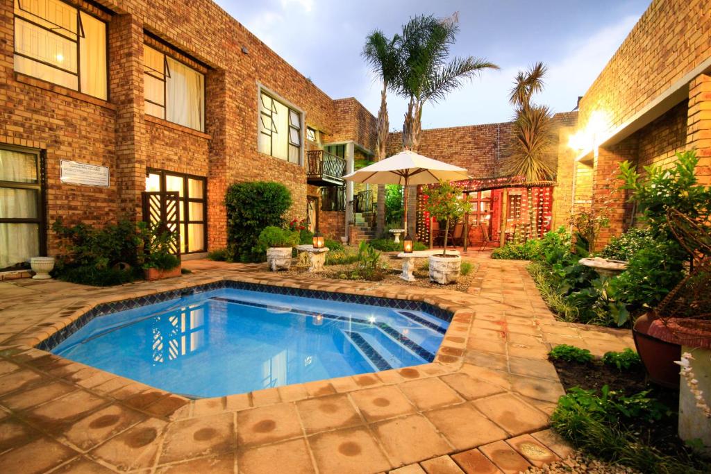 The swimming pool at or close to Dormio Manor Guest Lodge