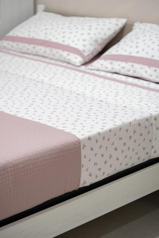 Postel nebo postele na pokoji v ubytování Lullaby B&B
