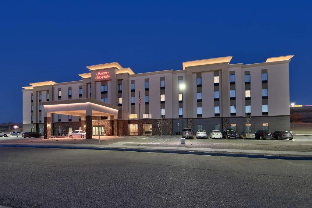 a hotel building with a parking lot in front of it at Hampton Inn & Suites Albuquerque Airport in Albuquerque