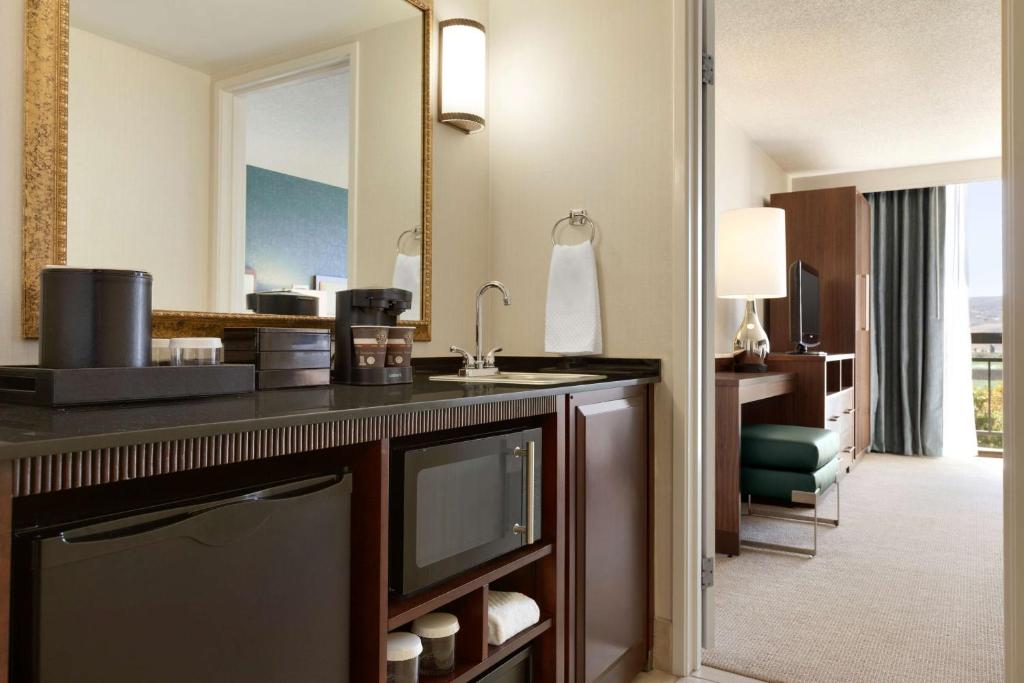 Embassy Suites San Luis Obispo - Suite King De Deux Pièces - Non-fumeur