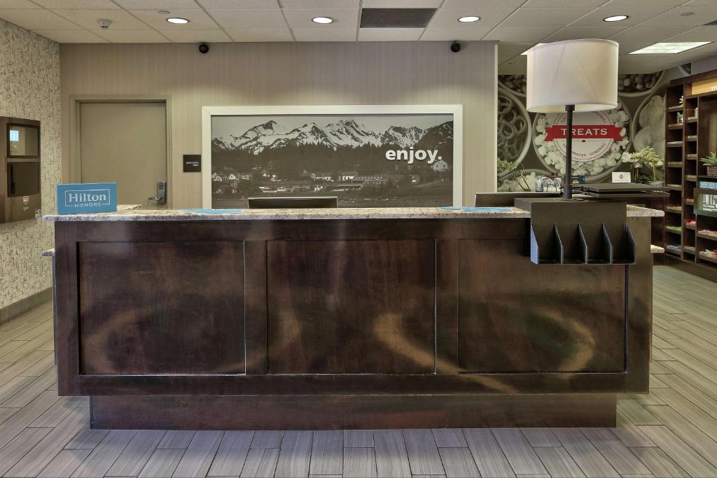 Hampton Inn & Suites Albuquerque Airport photo