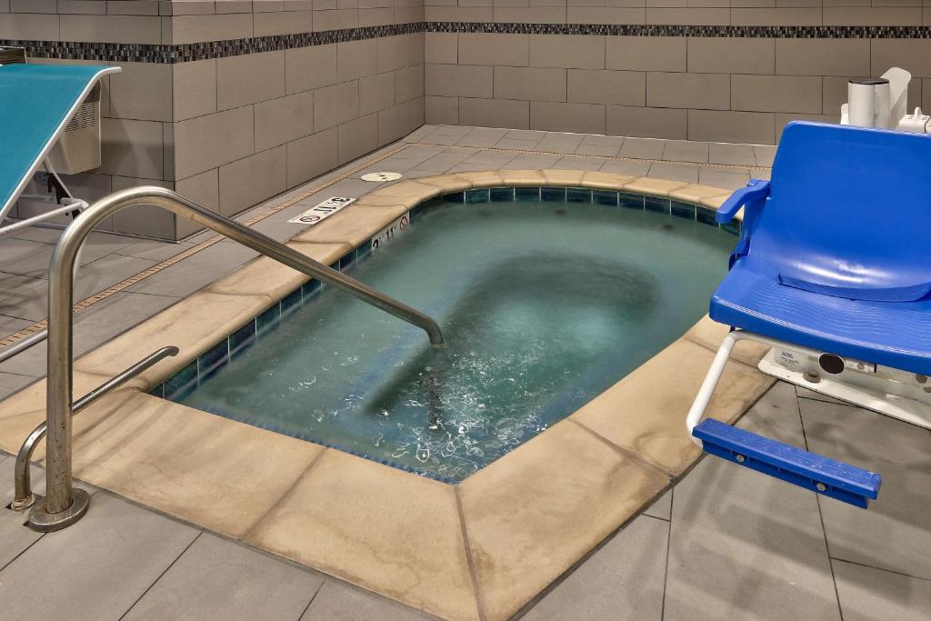 Hampton Inn & Suites Albuquerque Airport photo