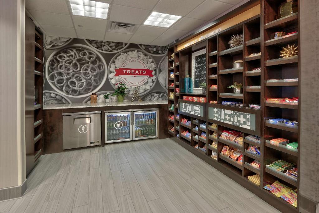 Hampton Inn & Suites Albuquerque Airport photo