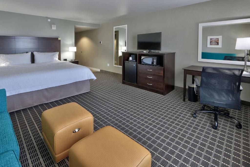 Hampton Inn & Suites Albuquerque Airport - Habitación King Con Sofá Cama - No Fumadores