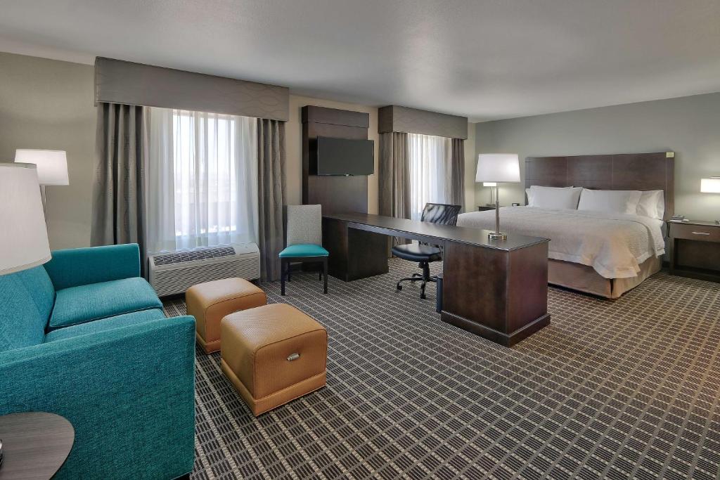 Hampton Inn & Suites Albuquerque Airport photo