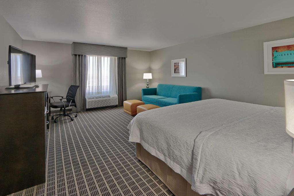 Hampton Inn & Suites Albuquerque Airport photo