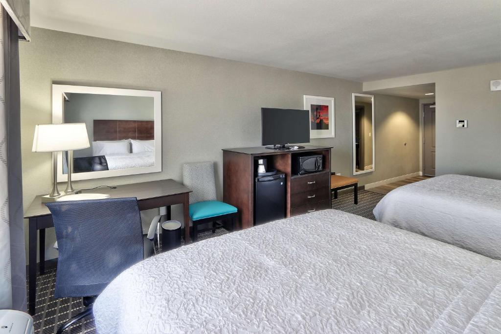 Hampton Inn & Suites Albuquerque Airport - Habitación Queen Con Dos Camas Queen (4 Adultos)