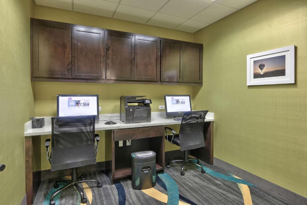 Hampton Inn & Suites Albuquerque Airport photo