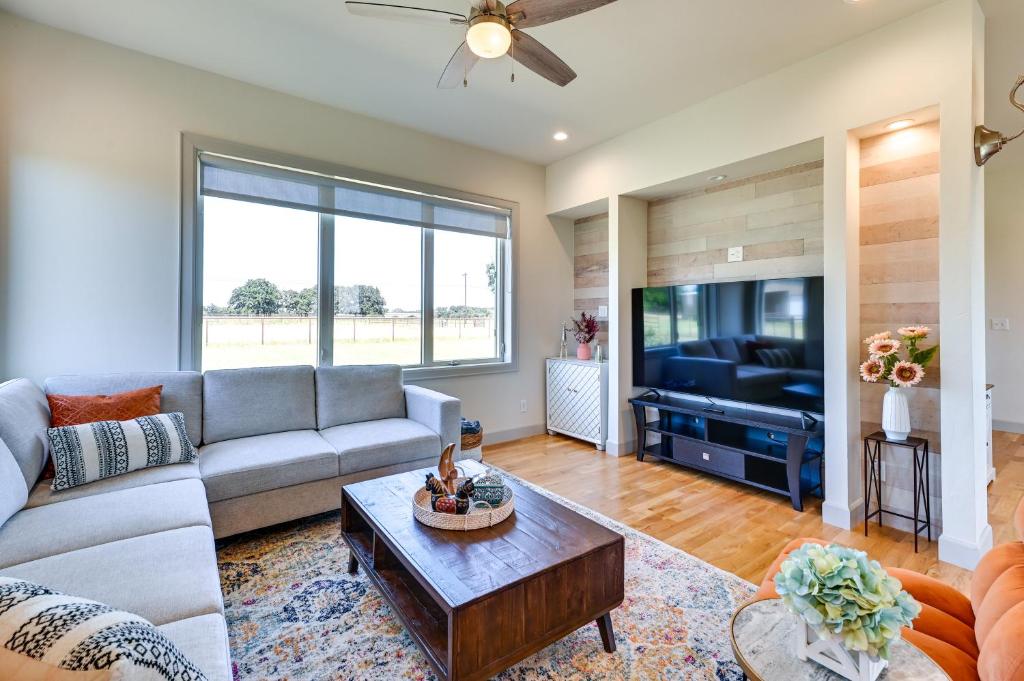 26Acre Pilot Point Ranch With Pool And Mini Golf (Pilot Point)