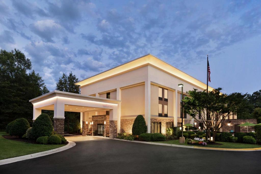 a rendering of the front of a hotel at Hampton Inn Richmond/Ashland in Ashland