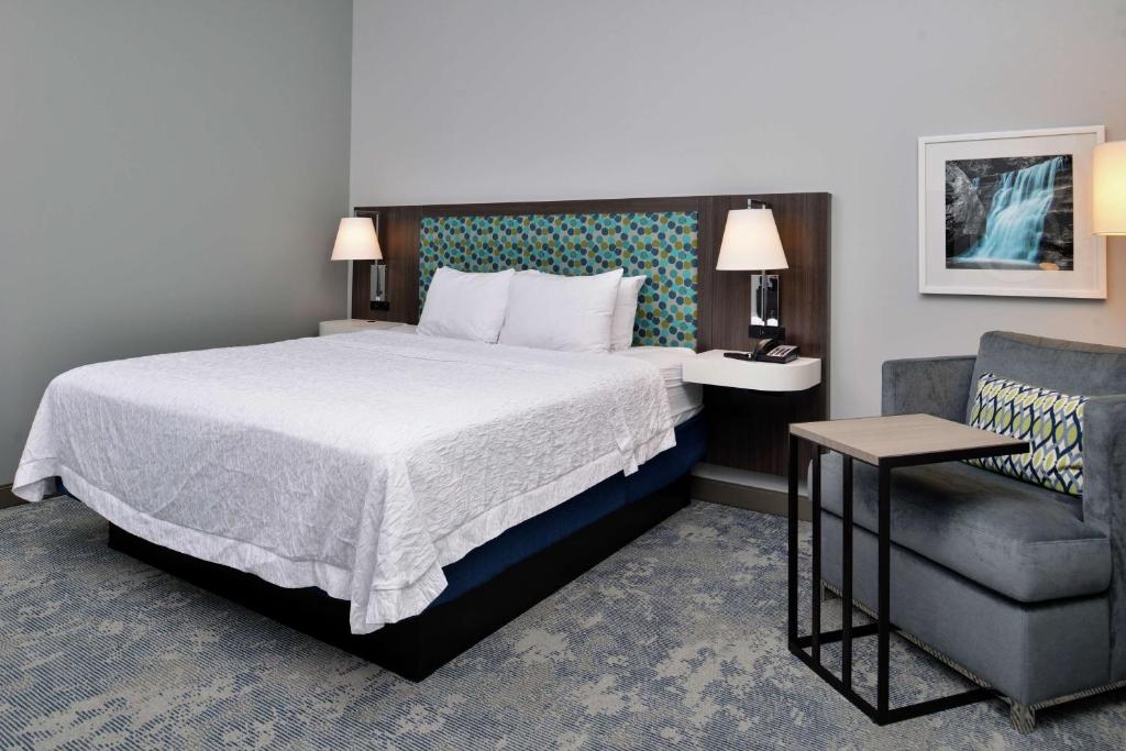 Hampton Inn Cedar Falls Downtown, Ia - King Room - Hearing Access/Non-Smoking