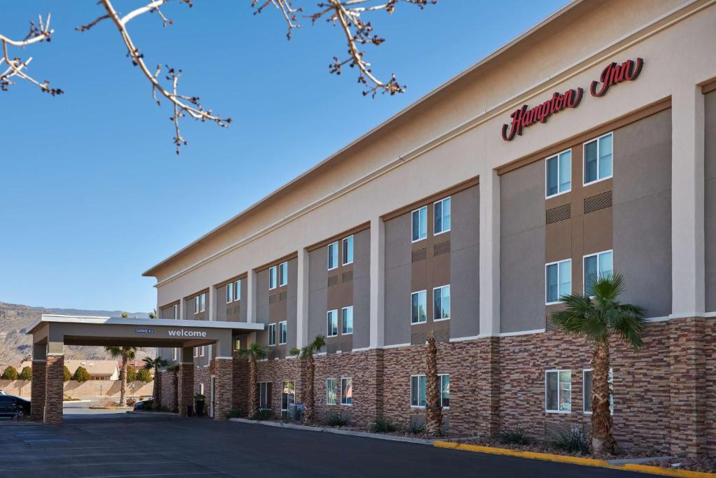 a rendering of the front of a hotel at Hampton Inn Alamogordo in Alamogordo