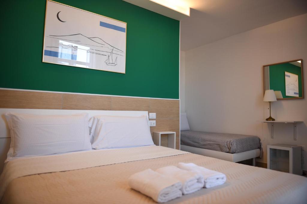 A bed or beds in a room at Napoli Central Gate