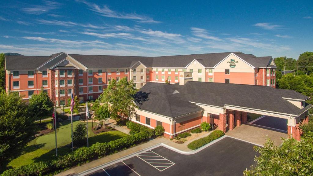 an overhead view of a building with a parking lot at Homewood Suites by Hilton Atlanta NW/Kennesaw-Town Center in Kennesaw