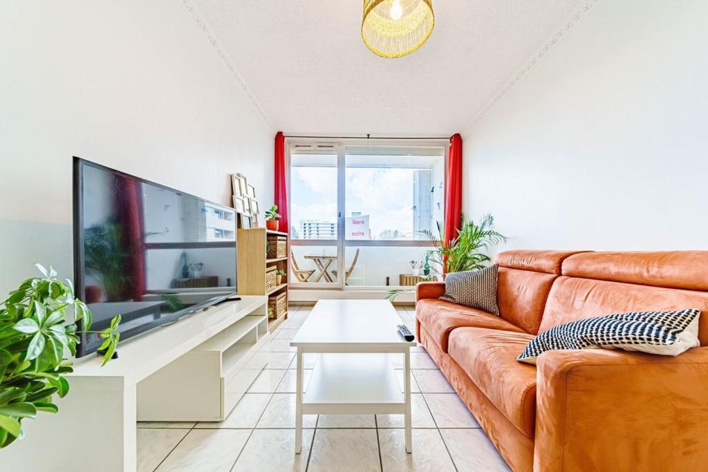 Photo de la galerie de l'établissement Atypical apartment with balcony & interior stairs Villeurbanne, à Villeurbanne