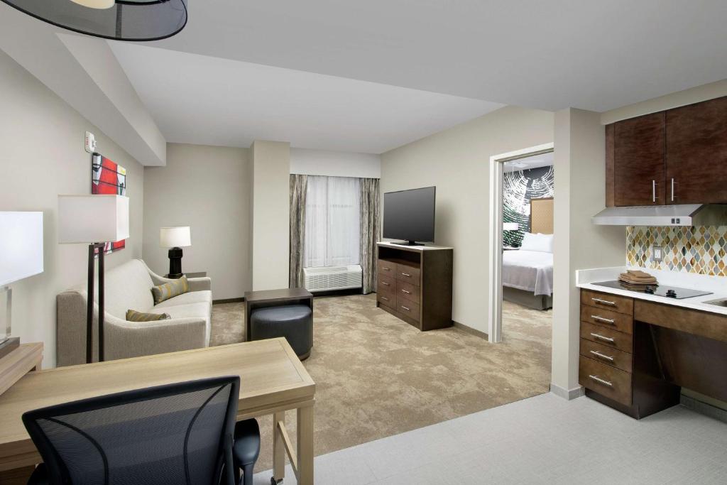 Homewood Suites by Hilton Austin Downtown - 