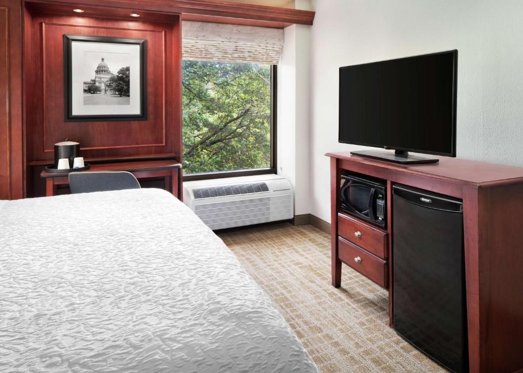 Hampton Inn Austin North - Habitación Ejecutiva King Con Sofá Cama - No Fumadores
