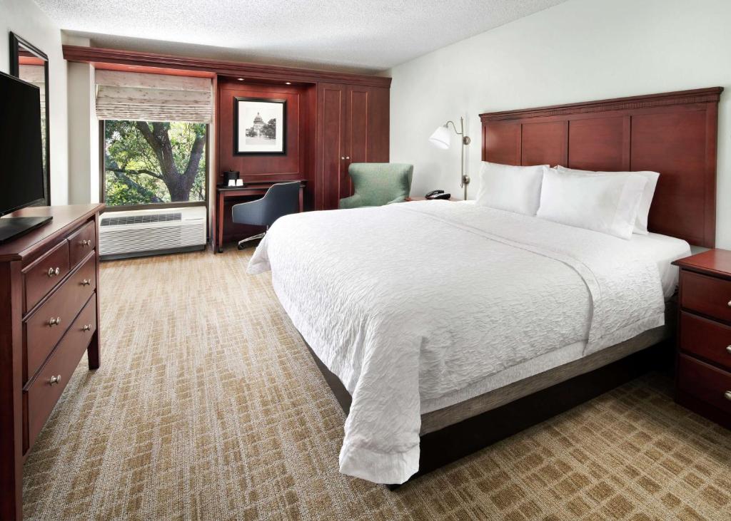 Hampton Inn Austin North photo