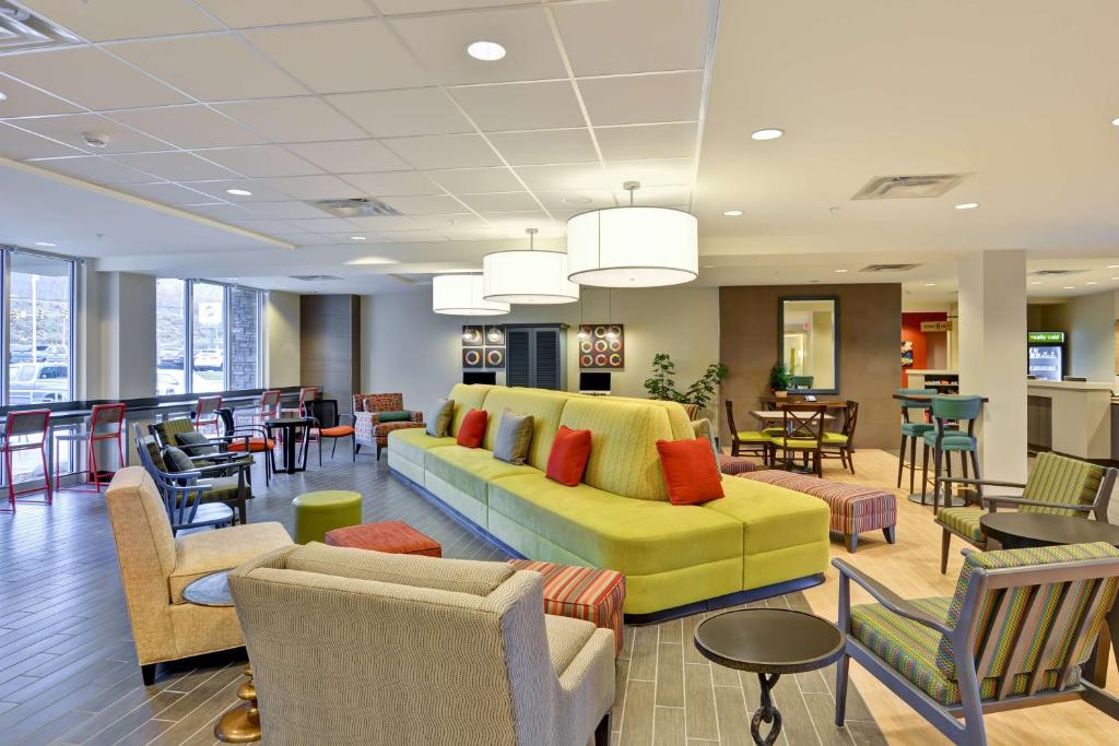 Posezení v ubytování Home2 Suites By Hilton Dickson City Scranton
