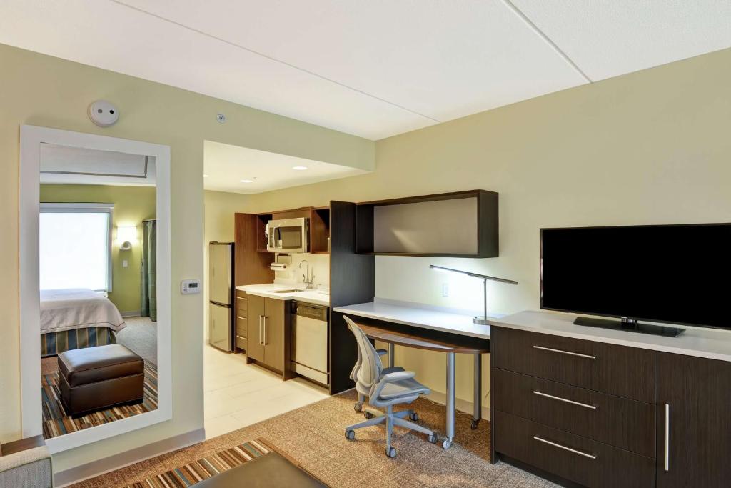 TV a/nebo společenská místnost v ubytování Home2 Suites By Hilton Dickson City Scranton