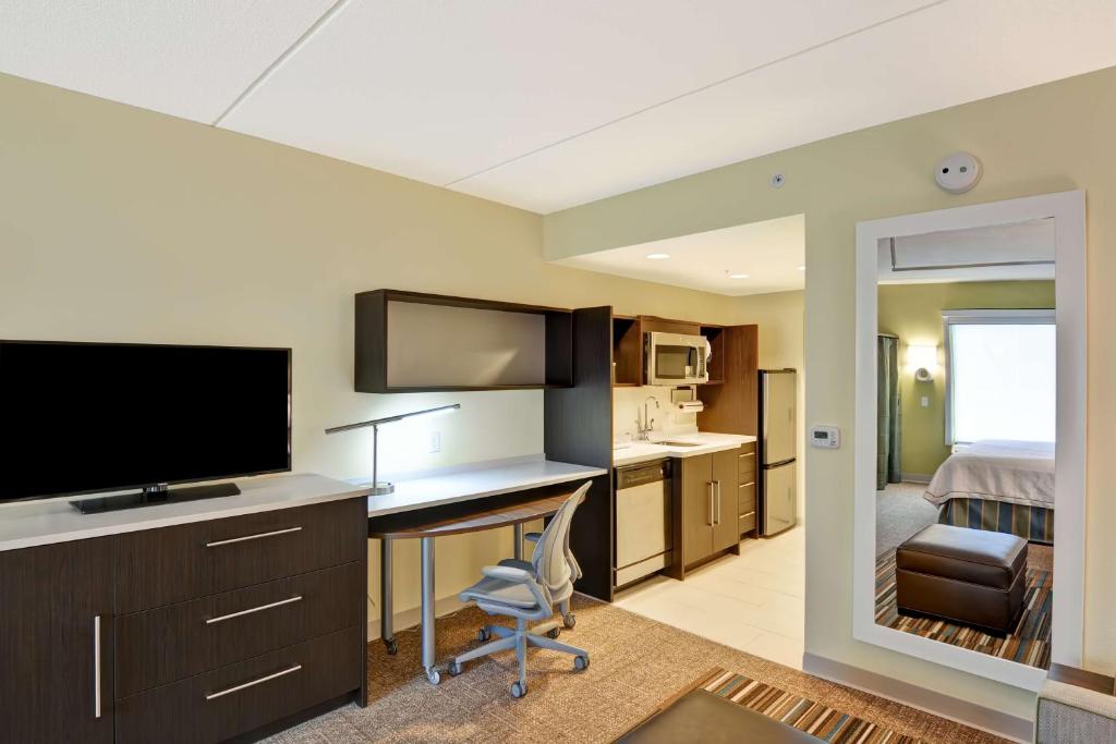 TV a/nebo společenská místnost v ubytování Home2 Suites By Hilton Dickson City Scranton