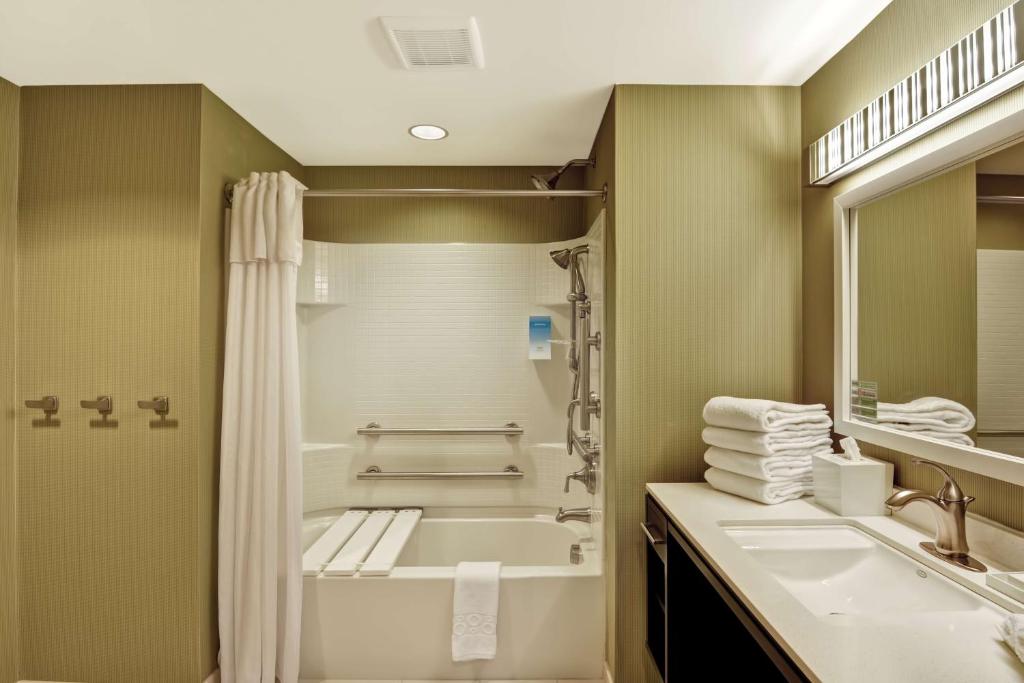 Koupelna v ubytování Home2 Suites By Hilton Dickson City Scranton