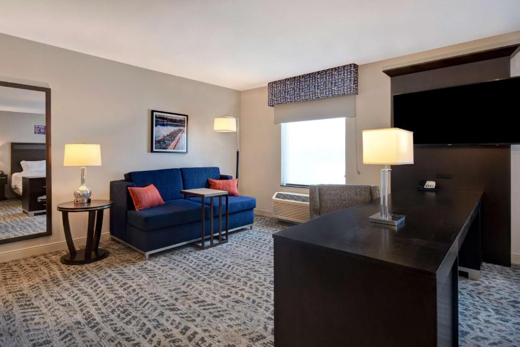 Hampton Inn & Suites Columbia South Fort Meade Area - King Studio Suite - Non-Smoking