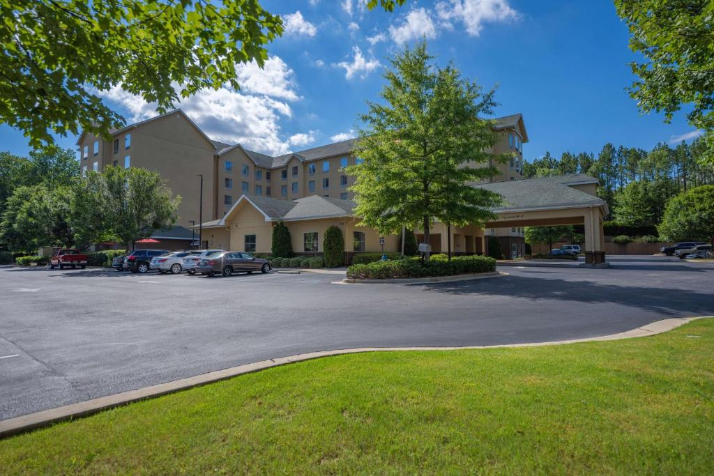 a large building with cars parked in a parking lot at Homewood Suites by Hilton Birmingham-SW-Riverchase-Galleria in Hoover