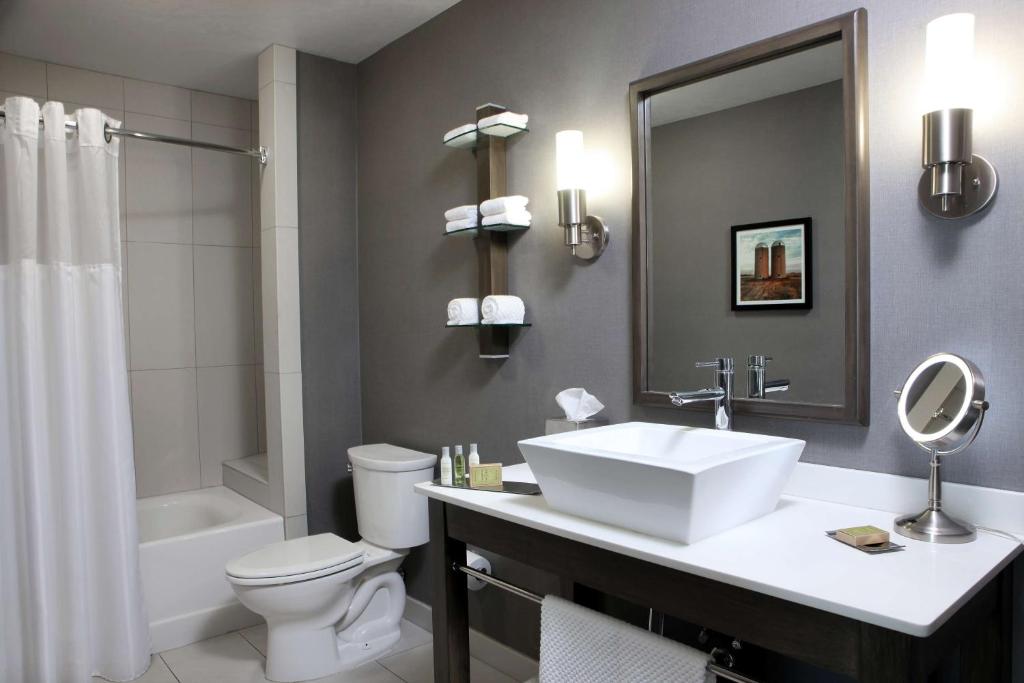 DoubleTree by Hilton West Fargo Sanford Medical Center Area photo
