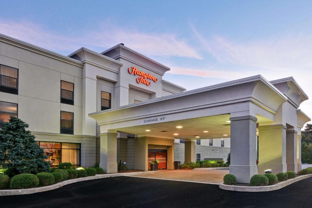 a rendering of the entrance to a hotel at Hampton Inn Bloomsburg in Bloomsburg