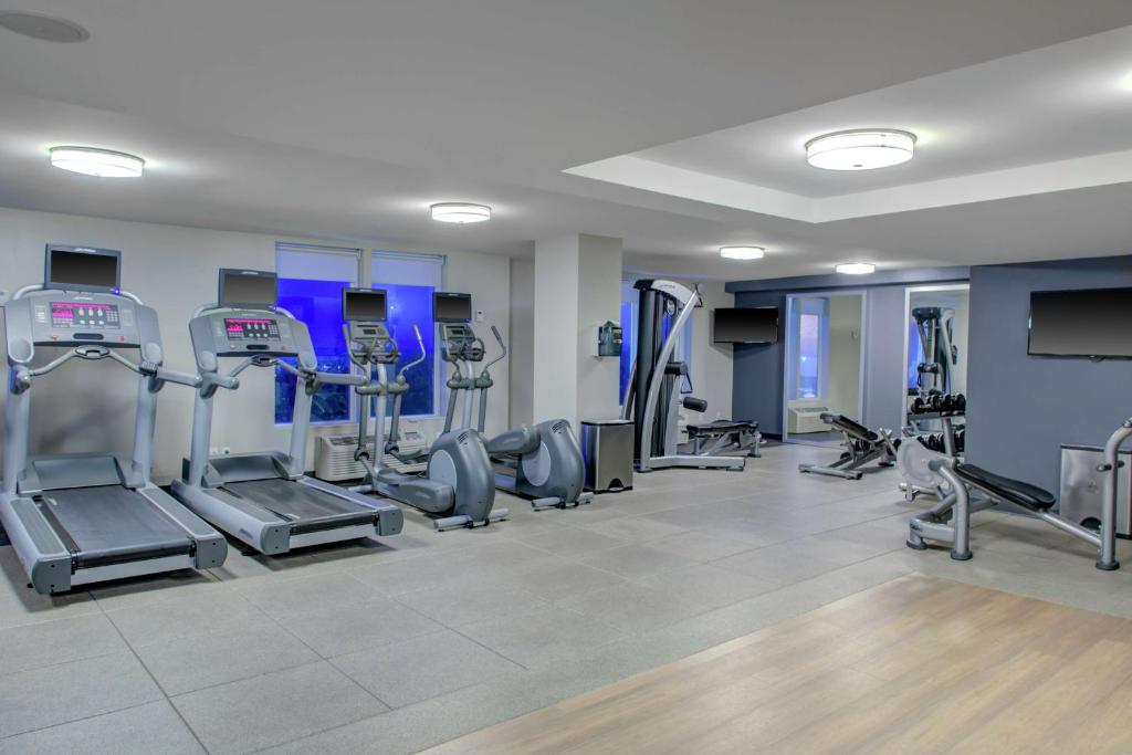 Fitness centrum a/nebo fitness zařízení v ubytování DoubleTree by Hilton Biloxi