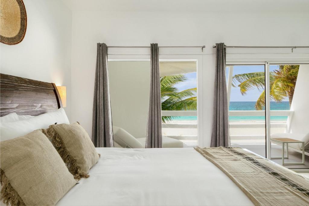 Postel nebo postele na pokoji v ubytování CocoVaa Beach Boutique Hotel