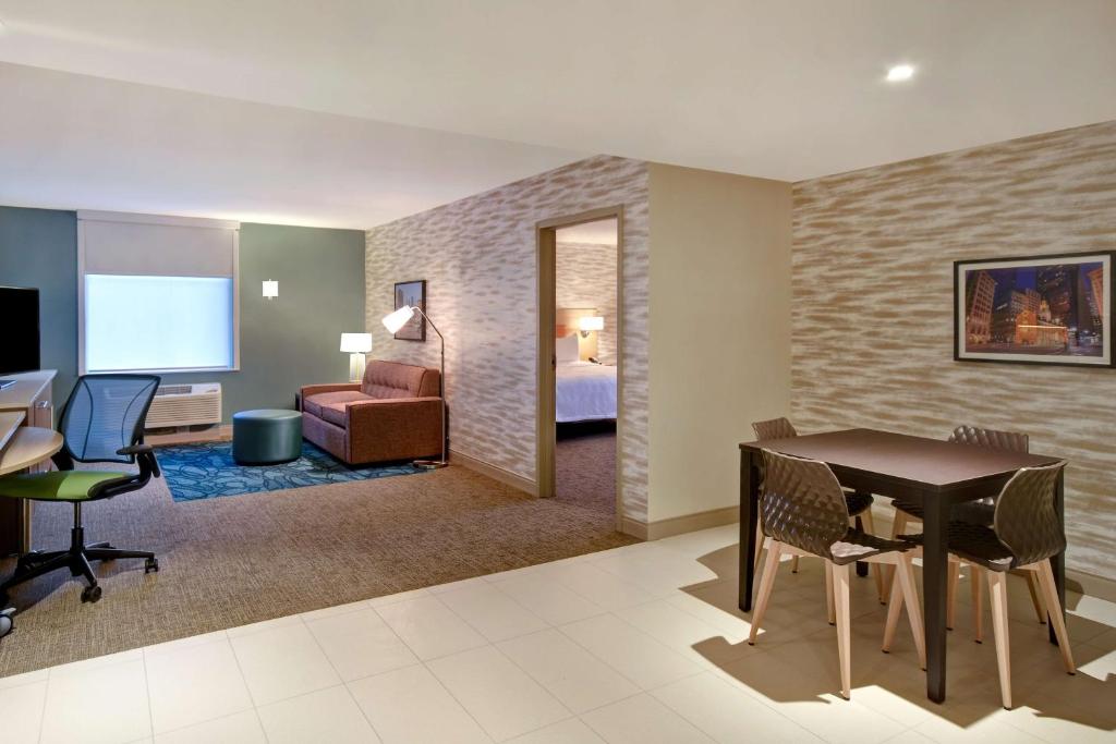 Home2 Suites By Hilton Boston South Bay - 