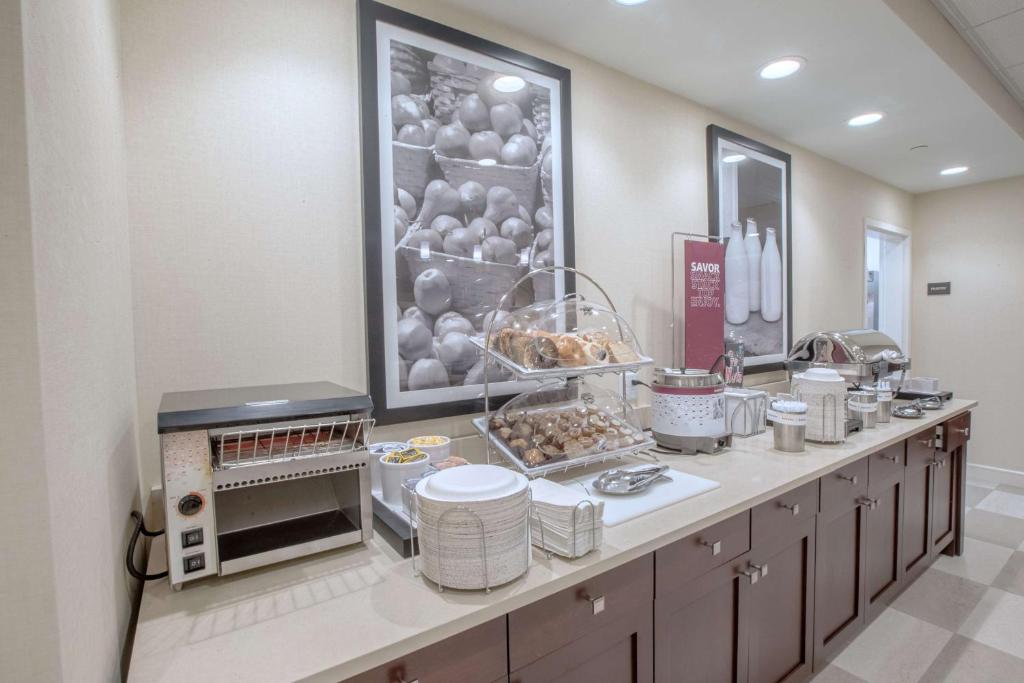 Hampton Inn by Hilton Amesbury, MA photo