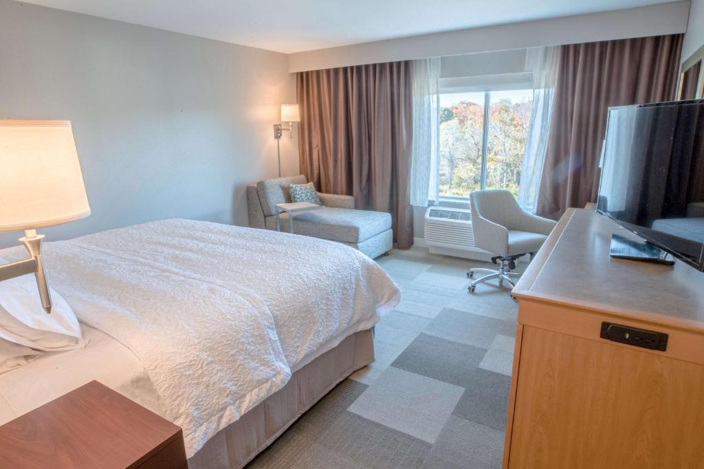 Hampton Inn by Hilton Amesbury, MA photo