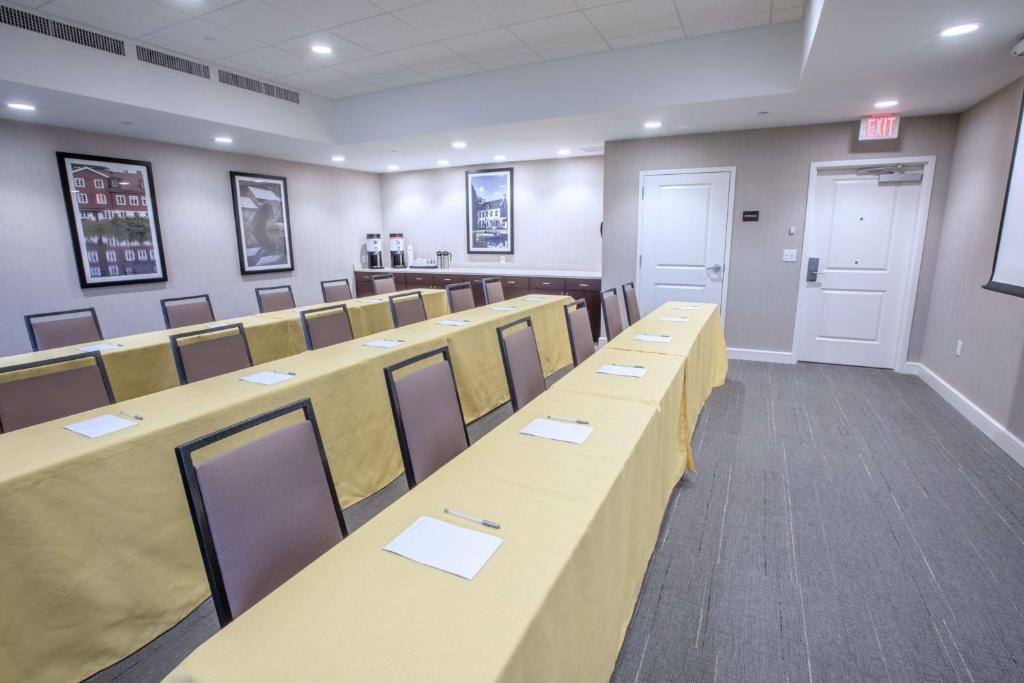Hampton Inn by Hilton Amesbury, MA photo