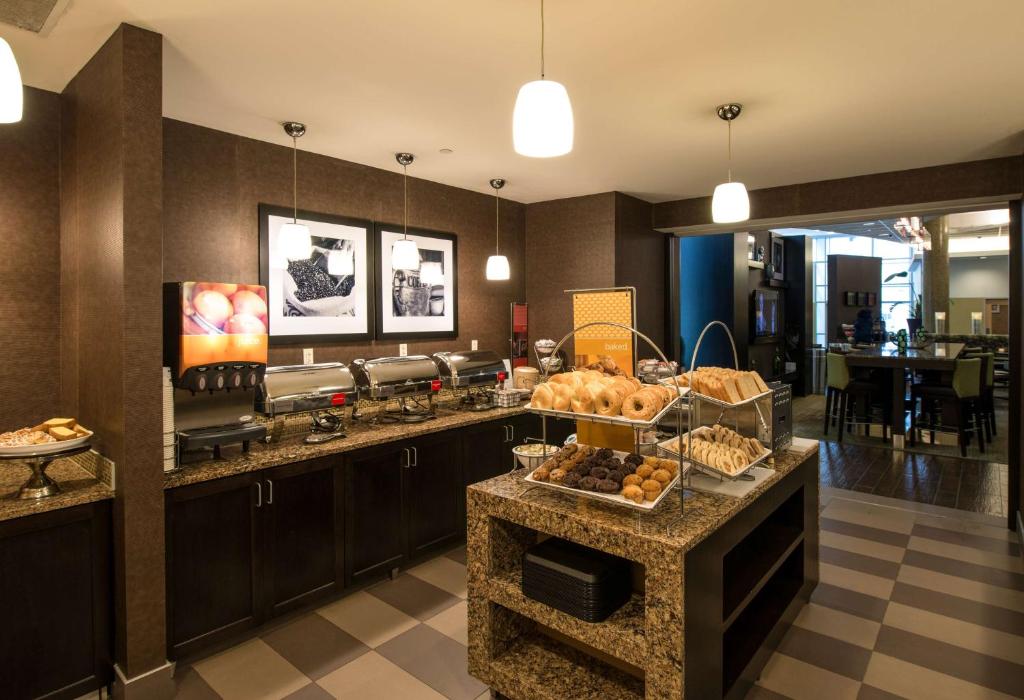 Hampton Inn & Suites Boston Crosstown Center photo