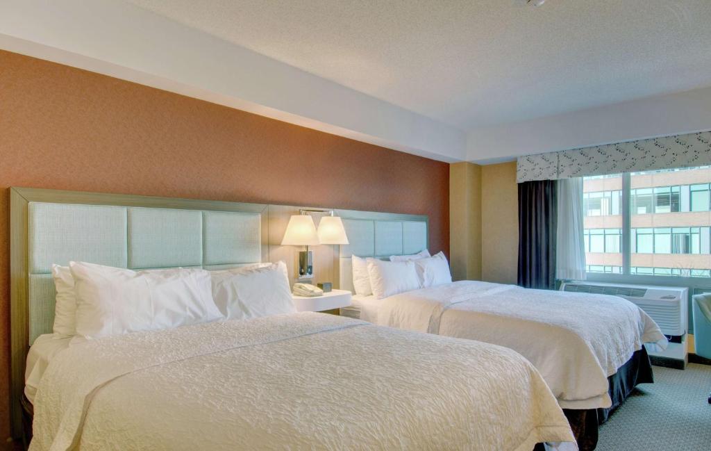 Hampton Inn & Suites Boston Crosstown Center - 