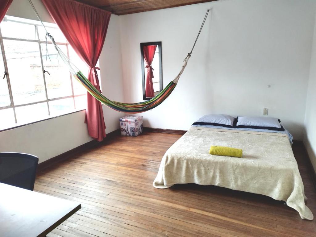 Postel nebo postele na pokoji v ubytování Casa en Bogotá ubicada en zona central