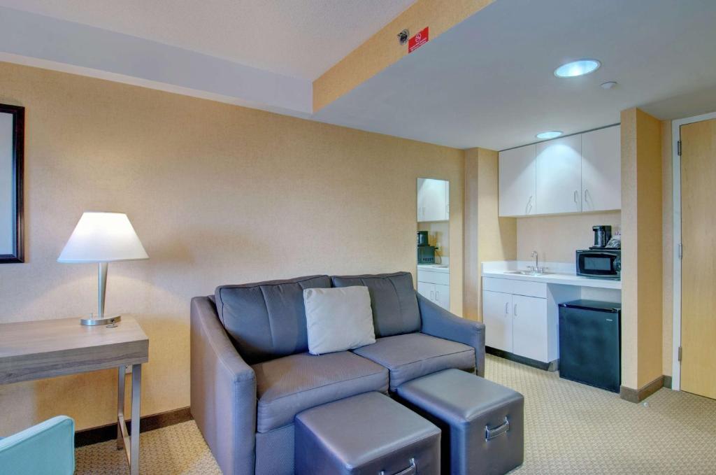 Hampton Inn & Suites Boston Crosstown Center photo