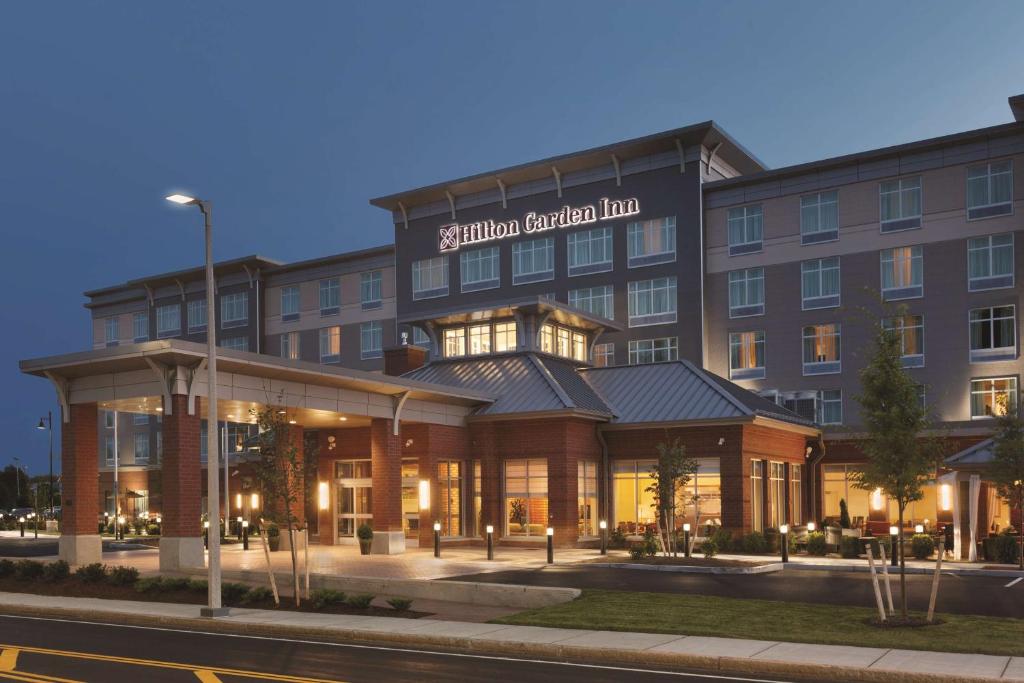 een weergave van het Sutton beloit hotel bij Hilton Garden Inn Boston Logan Airport in Boston