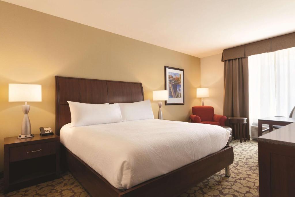 Hilton Garden Inn Boston Logan Airport - 