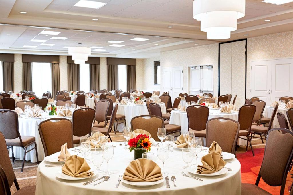Hilton Garden Inn Boston Logan Airport photo