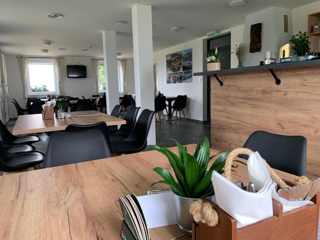 Predel za sedenje v nastanitvi Restaurace a penzion Gansberg